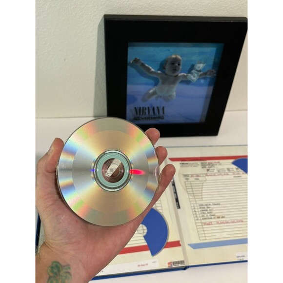 Nirvana Nevermind 20th Anniversary Limited Edition Sealed Box & Kurt Journals - Picture 8 of 12